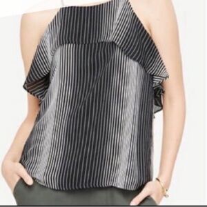 Ann Taylor Hombre Ruffle Top Cold Shoulder Top. Size M‎ (426)